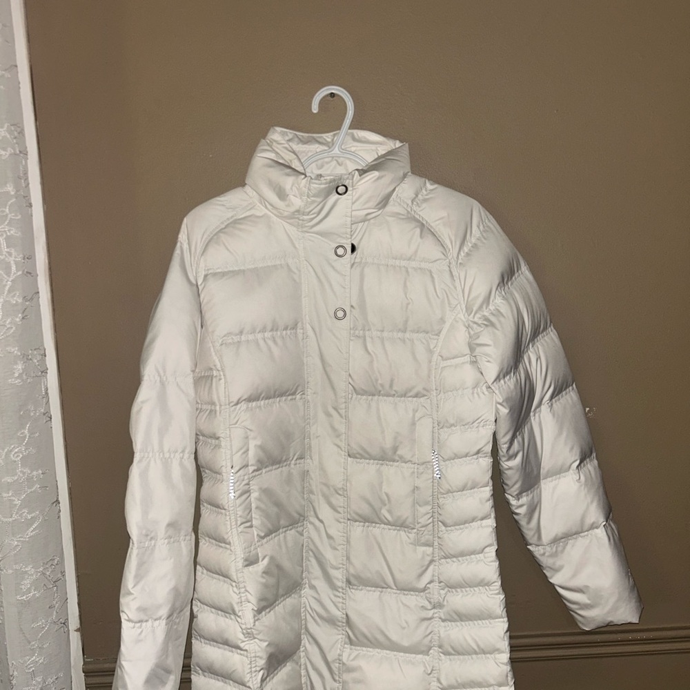 Woolrich White Quilted Puffer Coat with High Collar and hidden hood